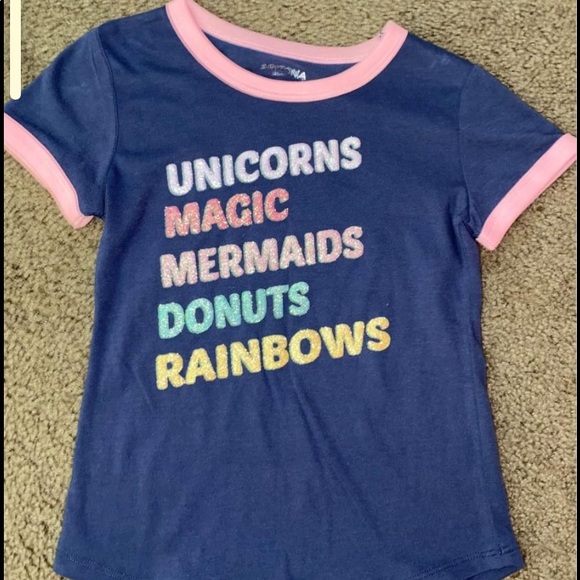 ALOT OF CLOTHES - Picture 4 of 12